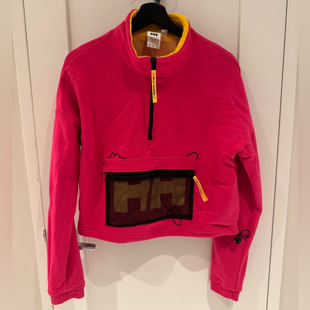 SOLD/ Women’s Puma X Helly Hansen cropped quarter zip size medium